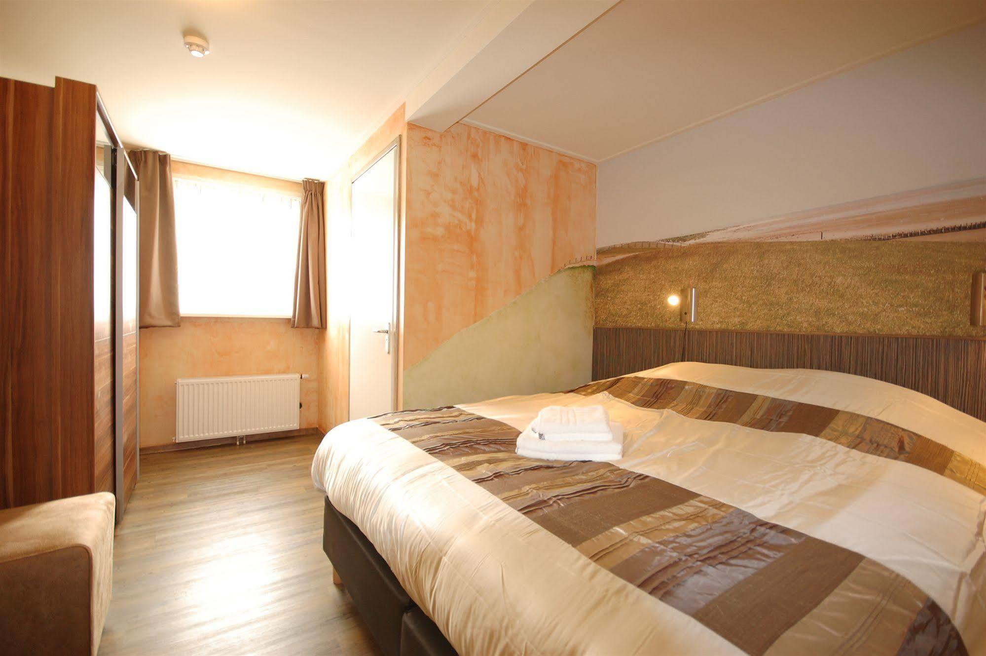 Bij Hen Op Ameland Hotel Hollum  Bagian luar foto