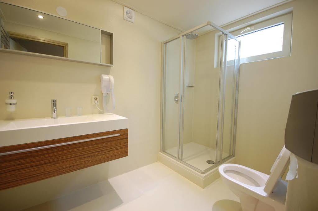 Bij Hen Op Ameland Hotel Hollum  Bagian luar foto